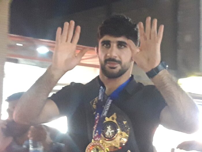 استقبال باشکوه مردم دزفول از قهرمان کشتی جهان