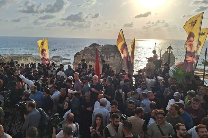 بیروت با تصاویر شهید سید حسن نصرالله و شهید سید هاشم صفیالدین نورافشانی شد+عکس