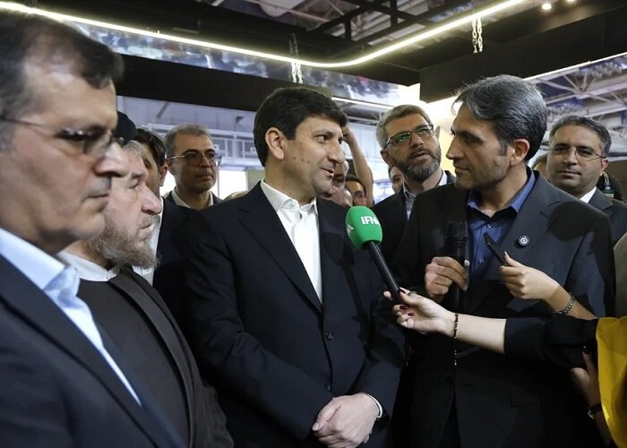 اولین پروفایل رسمی eSIM ایران با حضور وزیر ارتباطات در غرفه ایرانسل فعال شد