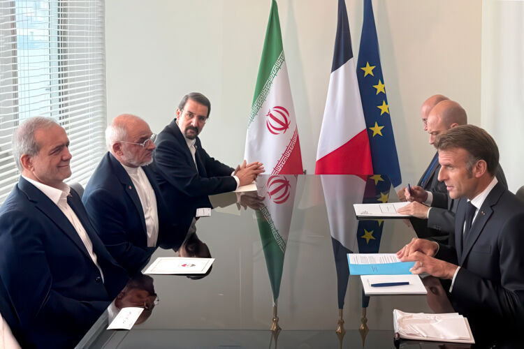 Iranian and French presidents stress need for dialogue to help resolve nuclear issue