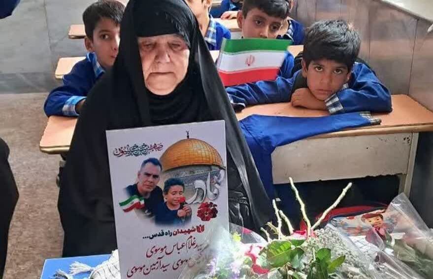 مادربزرگی که به جای نوه در کلاس درس حاضر شد