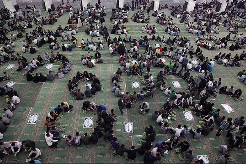 فیلم| برپایی یکهزار حلقه صالحین به مناسبت دفاع مقدس در یزد