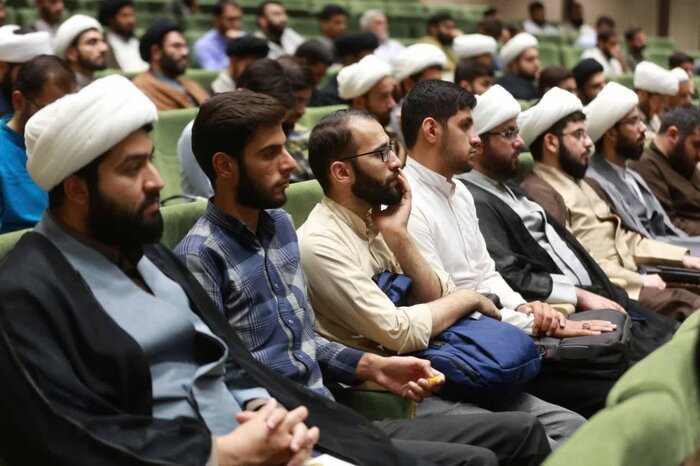 حوزه‌های علمیه با آینده‌نگری در برابر جریان‌های اعتقادی بایستند