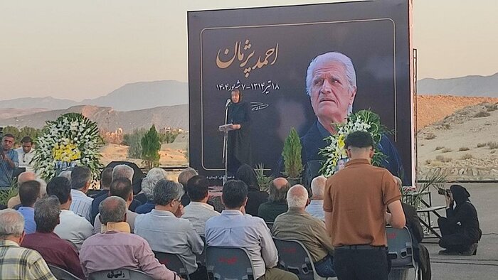 پیکر زندهیاد احمد پژمان در لار به خاک سپرده شد