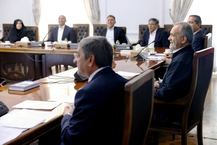 دیدار مجمع نمایندگان و استاندار لرستان با رییس جمهور