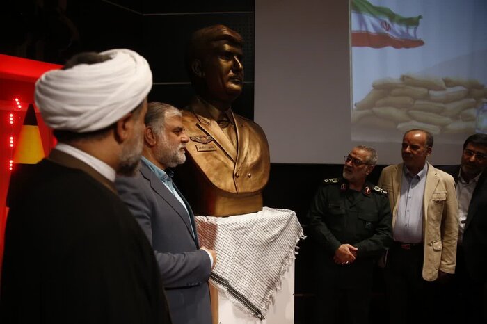 ایران در ساخت تجهیزات پیشرفته نظامی از هیچ کشوری اجازه نخواهد گرفت