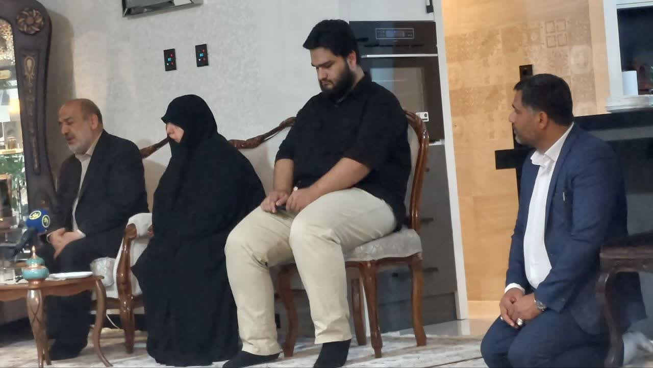 دیدار اعضای کانون کشتی بسیج سپاه محمد رسول الله با خانواده شهید حاجی زاده