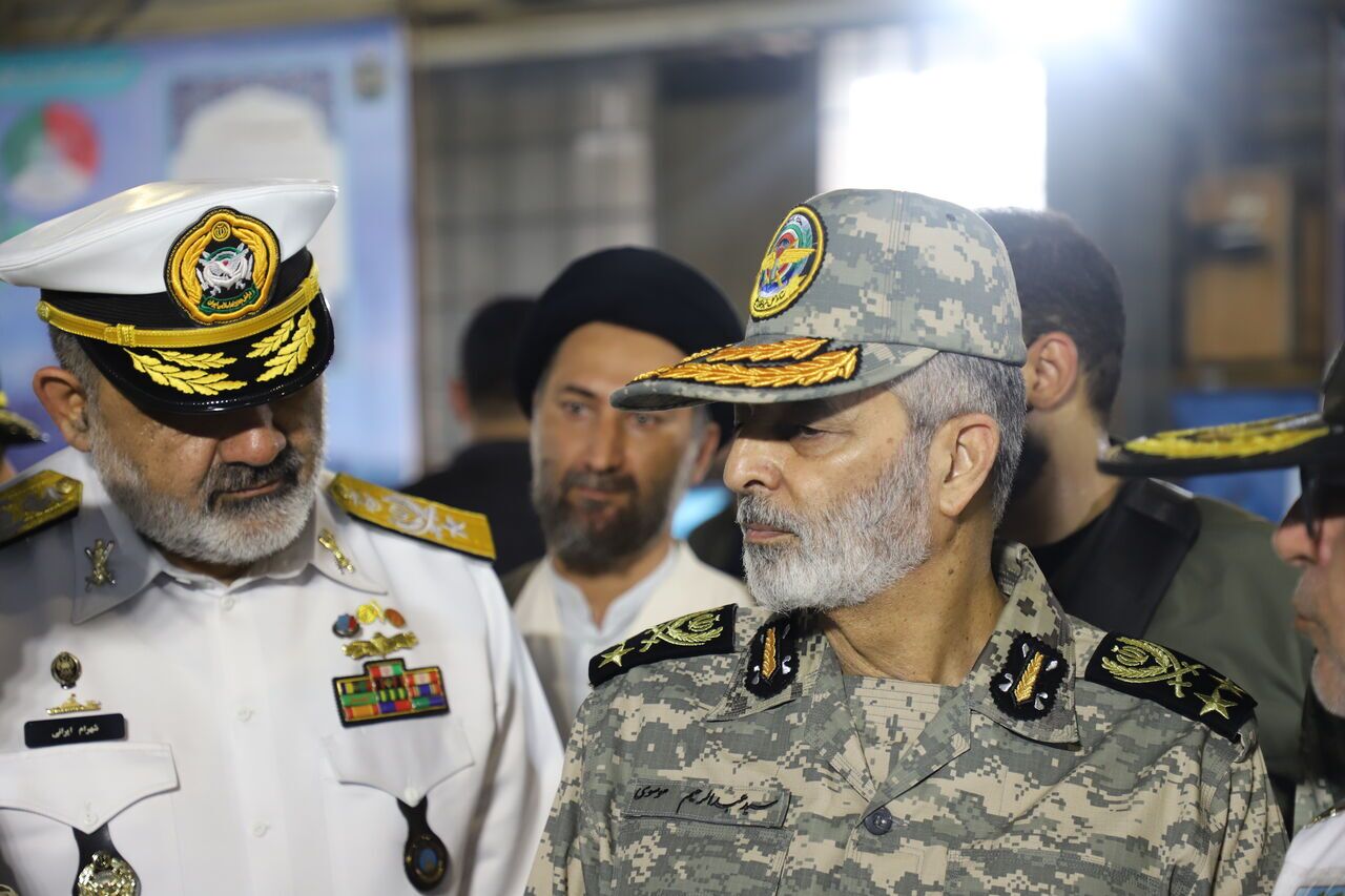 Musa Vi General Musavi visita a las fuerzas navales del Ejército y del CGRI en ...