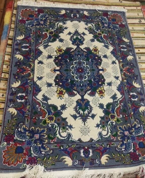 از دار قالی تا خلق ثروت/بانوی کارآفرین کرمانشاهی راز موفقیتش را فاش کرد