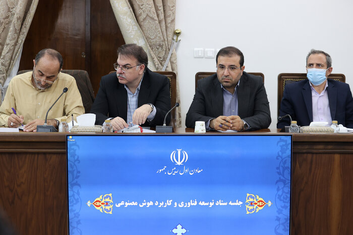 عارف: عقبماندگی در زمینه کاربردیسازی فناوریهای نوظهور را جبران کنیم