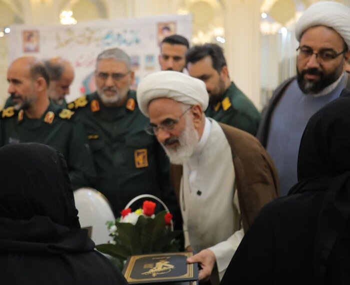 سپاه دفاع از آرمانهای انقلاب و مردم را هرگز رها نمیکند