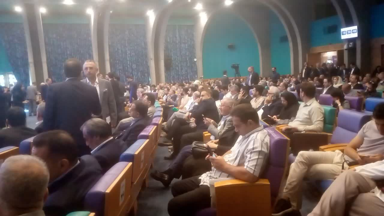 فرزین: نرخ کنونی دلار، نرخ ارز نیست، «نرخ ترس» است