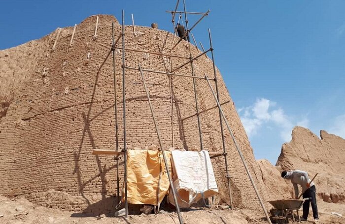 مرمت تن زخمی دومین بنای خشتی ایران