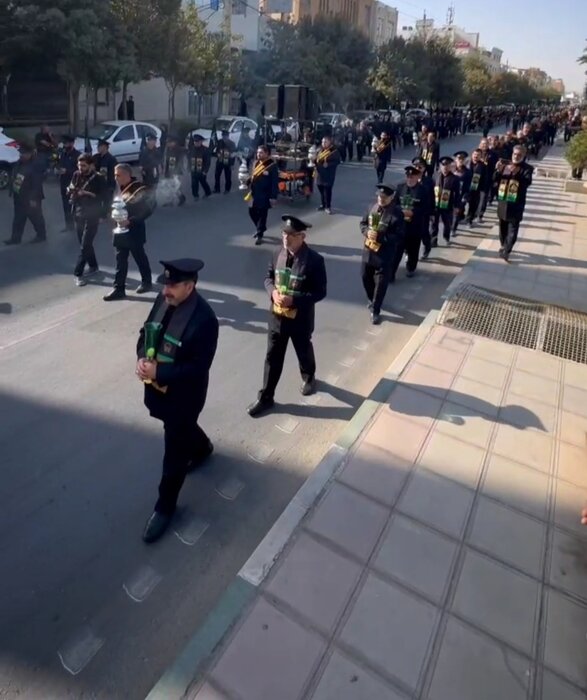 سوگواری خادمان و زایران بانوی کرامت