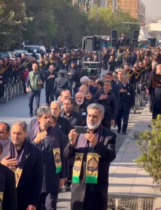 سوگواری خادمان و زایران بانوی کرامت