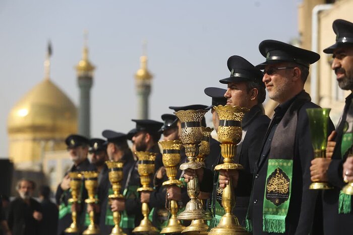 سوگواری خادمان و زایران بانوی کرامت