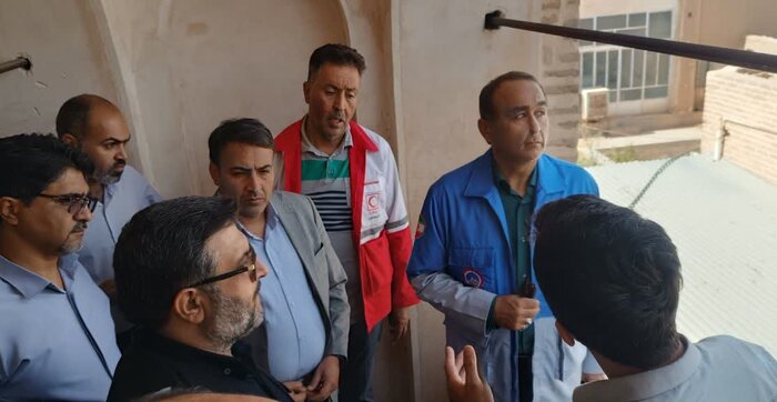 ترک بر تن مسجد جامع زواره پس از زلزله بامداد امروز