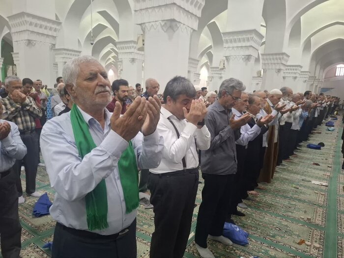 امام جمعه موقت یزد: همدلی مردم و مسئولان، عامل شکست دشمن است