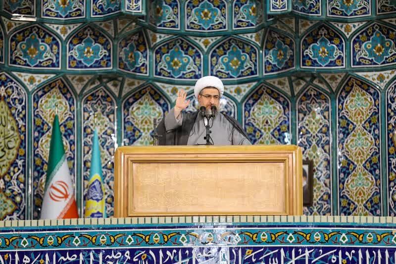 امام جمعه تبریز: باید فقط روی پای خود بایستیم