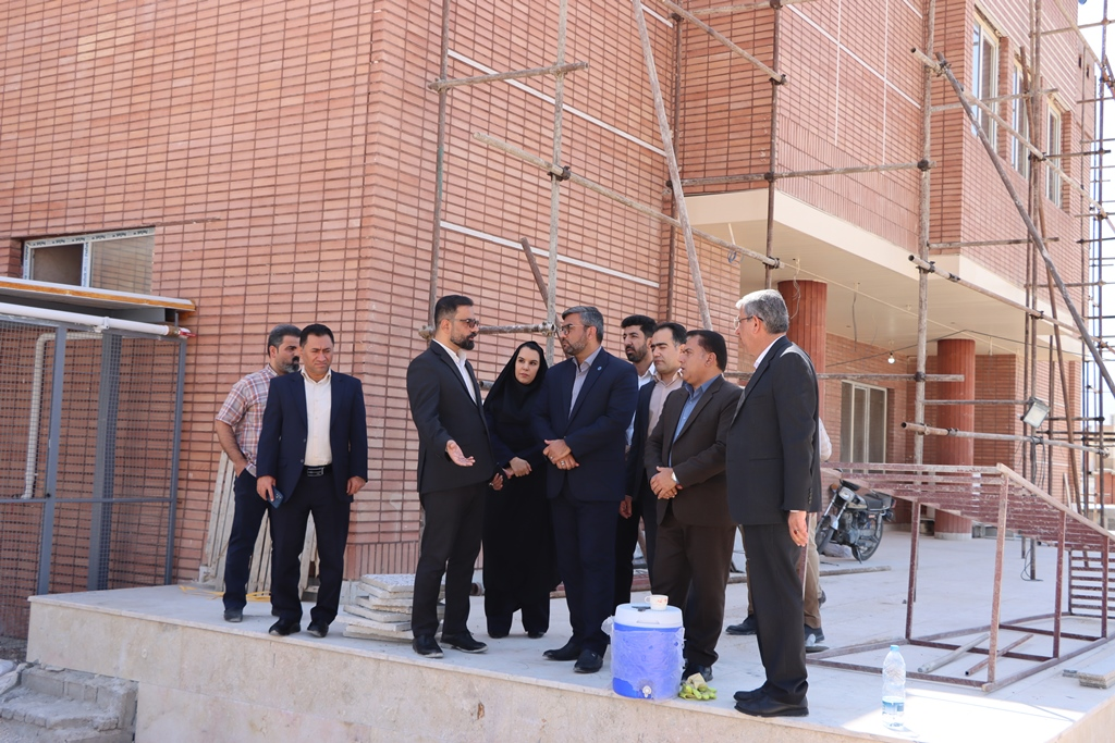 لارستان در مسیر کتابخانه‌های نوین؛ از دیجیتال‌سازی تا کتابخانه سیار