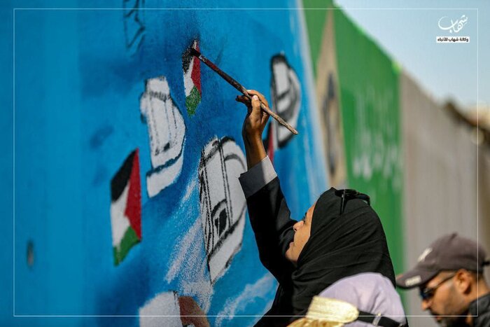 نقش‌هایی بر دیوار؛ هنرمندان فلسطینی به ناوگان شکست محاصره غزه خوشامد می‌گویند+ عکس