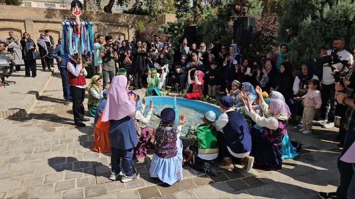 جشنواره سفیر باران در مشهد برپا شد/ «چولی قزک» دست به دعا برداشت