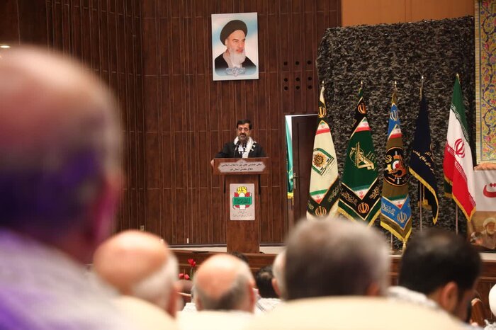 استاندار قم: ایمان و حفظ معنویت رمز تداوم پیروزی ملت ایران است