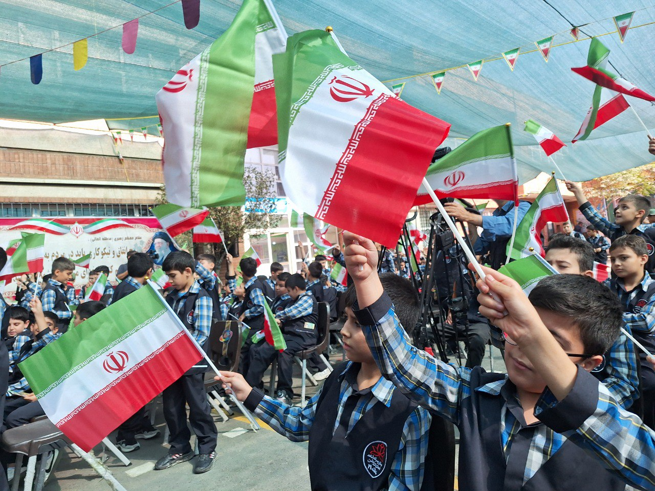 زنگ عاطفه‌ها پویشی برای تامین مایحتاج تحصیلی دانش‌آموزان نیازمند/ اجرای طرح مهرآموز