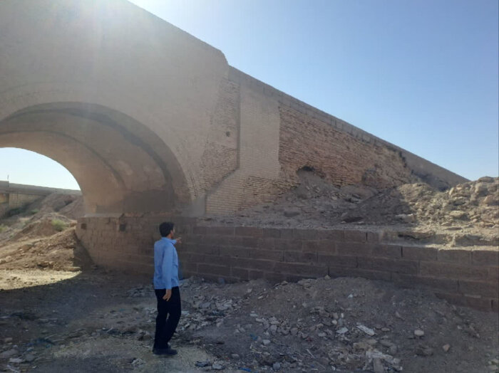 پایش میدانی آثار تاریخی قم در پی احساس زمین‌لرزه اخیر