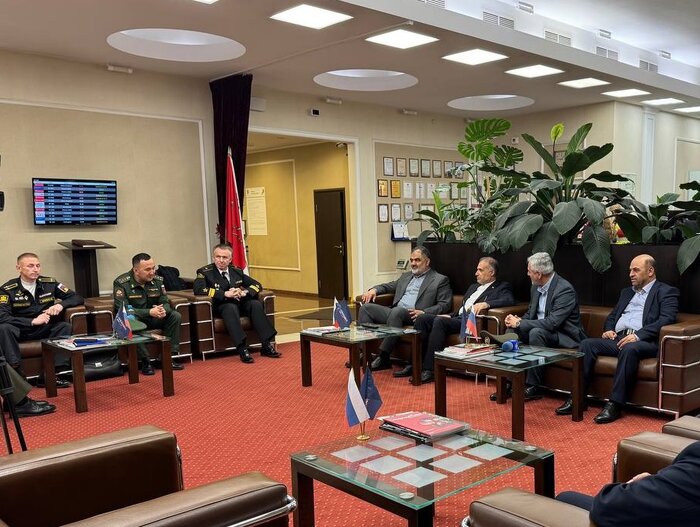 قائد القوات البحرية للجمهورية الإسلامية الإيرانية يزور سانت بطرسبرغ، روسيا، لحضور قمة بحر قزوين