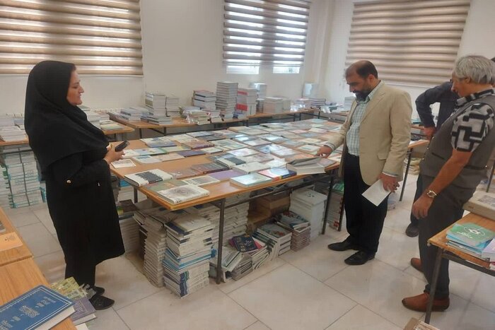 اهدای بیش از ۷۰۰ نسخه کتاب به کتابخانههای عمومی خراسان جنوبی