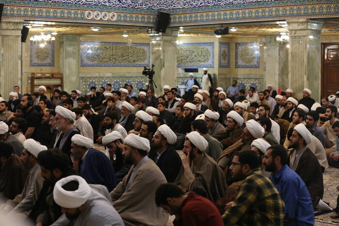تاکید آیت‌الله مکارم شیرازی بر بهره‌گیری حوزه از هوش مصنوعی