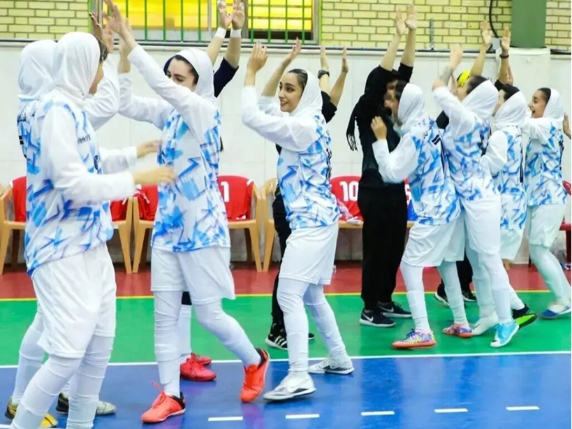 نبرد فرار از قعر جدول در اصفهان