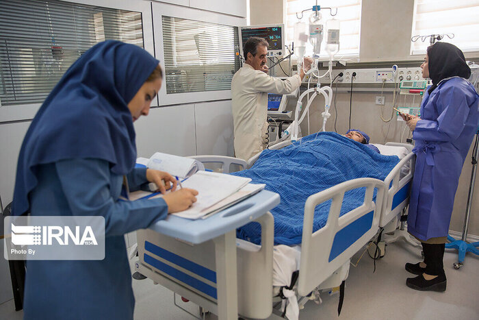 پرستاران نمونه دانشگاه علوم پزشکی تهران تقدیر شد/ بررسی مشکلات پرستاران با حضور رییس جمهور