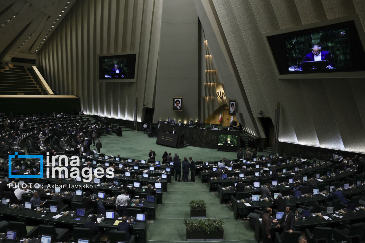 رئیس کمیسیون اجتماعی مجلس: تعیین سقف حقوق و بیمه کارگران ساختمانی در دست اصلاح است