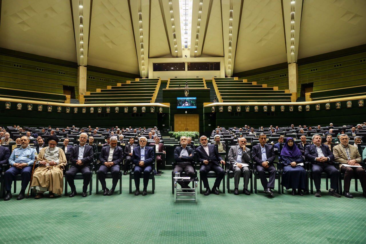 نمایندگان مجلس: تضعیف دولت، بازی در زمین دشمن و آسیب به کشور است