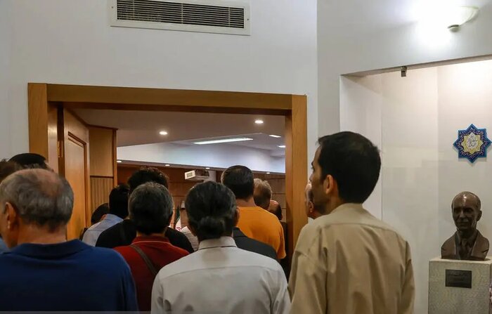 شفیعی کدکنی: همه موظفیم از فرهنگ ایرانی پاسداری کنیم چنانکه ایرج افشار کرد