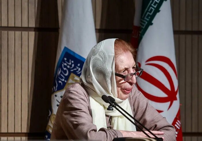 شفیعی کدکنی: همه موظفیم از فرهنگ ایرانی پاسداری کنیم چنانکه ایرج افشار کرد