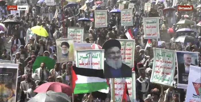 راهپیمایی یمنی ها همزمان با آتش‌بس در غزه/ تاکید بر مقابله با هرگونه تعلل اسرائیل + فیلم