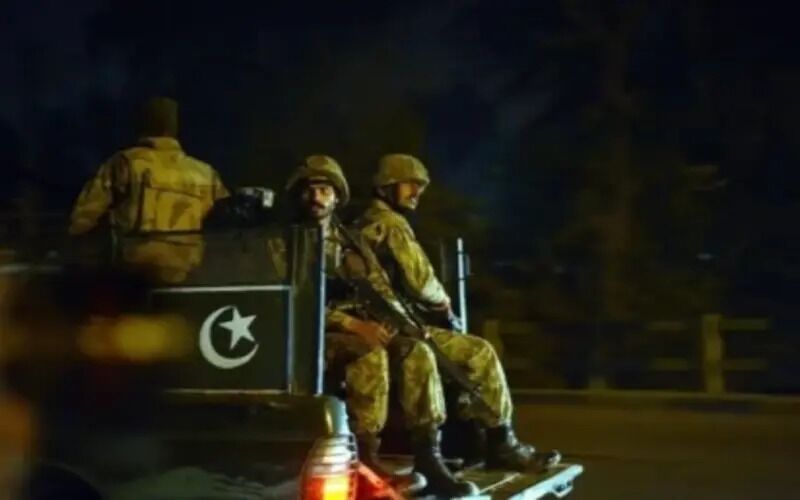 منابع امنیتی پاکستان: ۳۰ تروریست کشته شدند