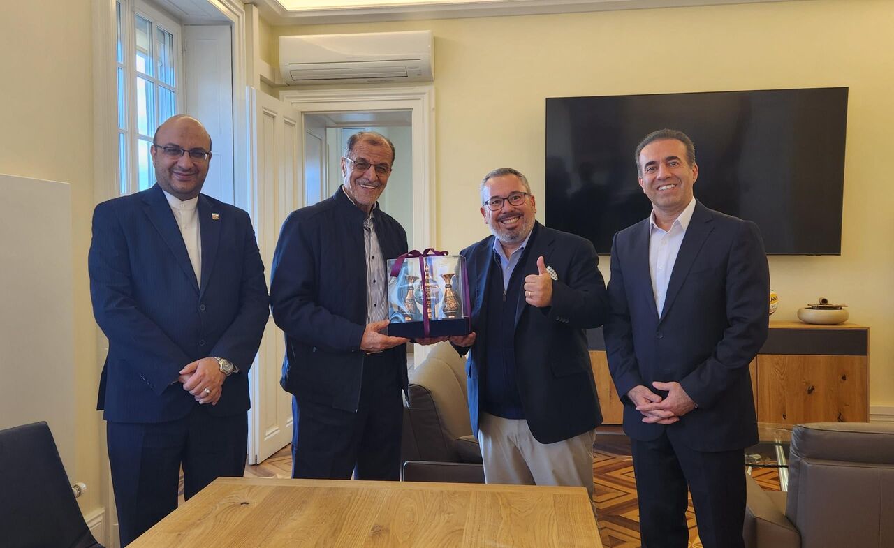 رئيس اللجنة الأولمبية الوطنية الإيرانية يلتقي رئيس الاتحاد الدولي للكرة الطائرة رئيس اللجنة الأولمبية الوطنية الإيرانية يلتقي رئيس الاتحاد الدولي للكرة الطائرة