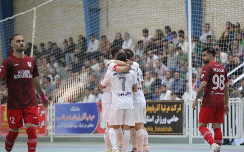 گیتی‌پسند یک قدم به قهرمانی نزدیک‌تر شد؛ تلاش مس برای ماندن در کورس