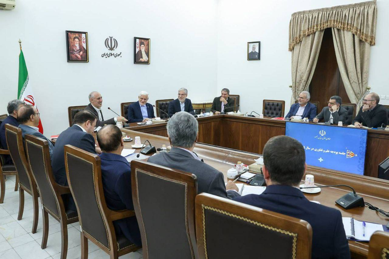 عارف: صندوقهای حمایتی به پشتیبانی از فعالیتهای حوزه علمی و فناوری ملزم شدهاند