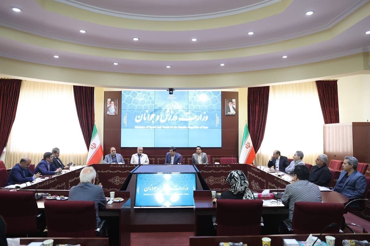 تاکید وزیر ورزش بر تسریع در بازسازی ورزشگاه آزادی