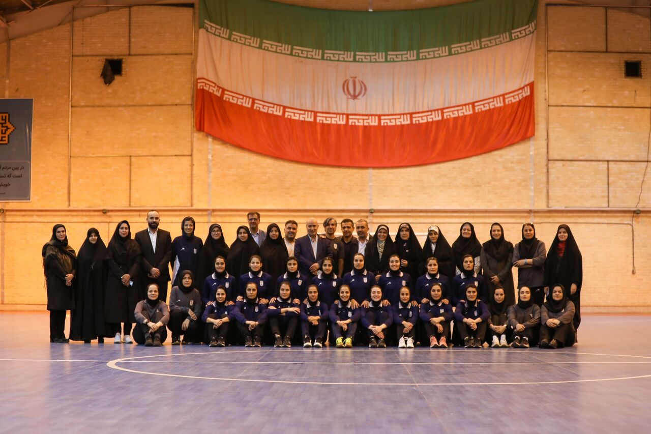 بازدید جمعی از نمایندگان مجلس و معاونت بانوان وزارت ورزش از امکانات مرکز ملی فوتبال