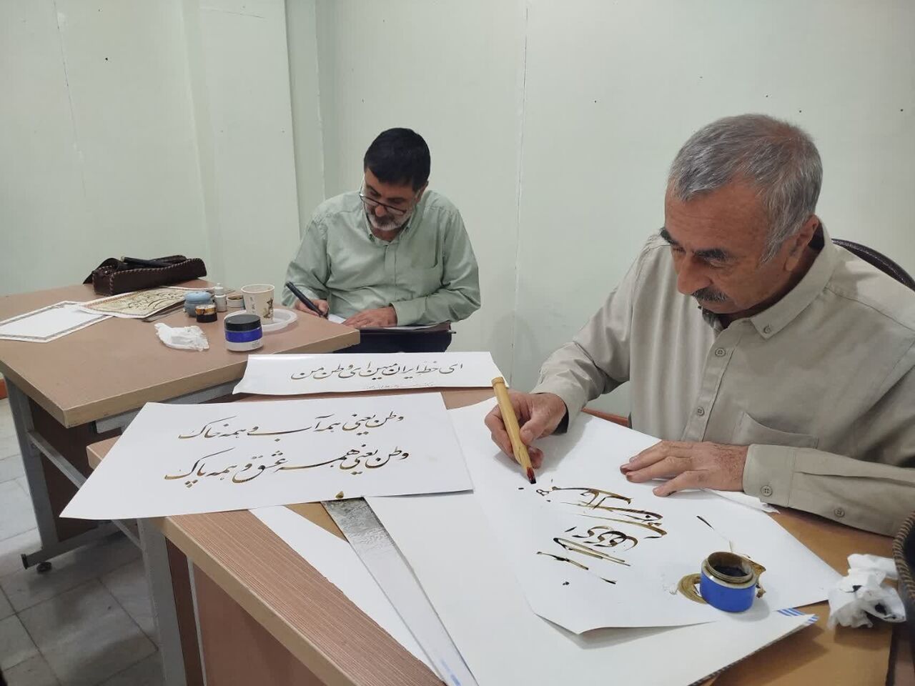 بداهه‌نویسی خوشنویسان چهارمحال و بختیاری با موضوع«ایرانِ جان» + فیلم