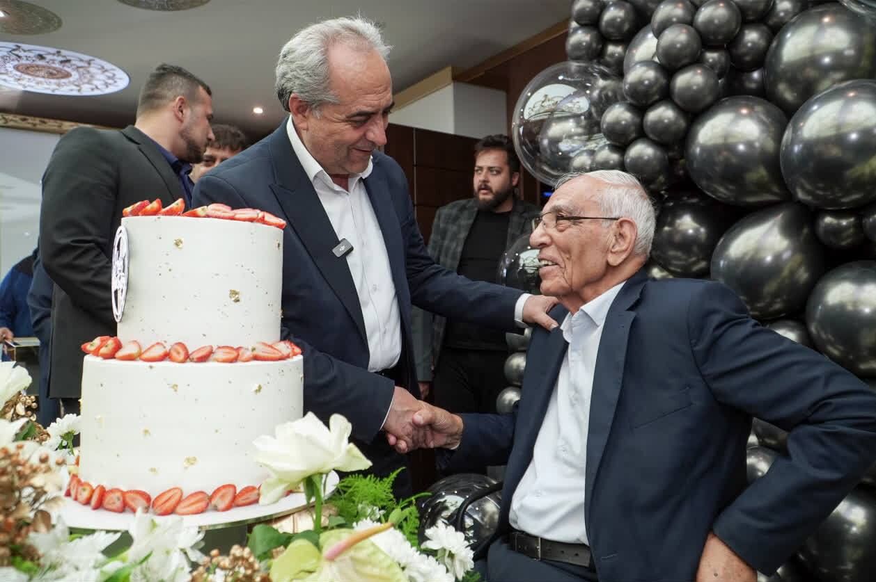 سنت نیک قدردانی از بزرگان/ وقتی استاندار به جشن تولد بزرگ خیر مدرسه‌ساز کشور می‌رود+ فیلم