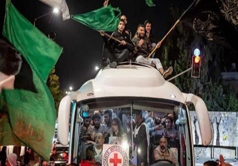 آزادی صدها اسیر فلسطینی و هشدار تل‌آویو درباره برگزاری جشن+ فیلم