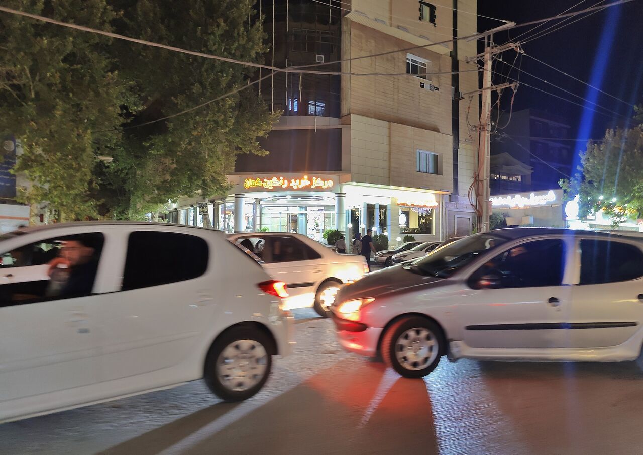غبار ترافیک بر چهارراه «رنگین کمان» خرم‌آباد
