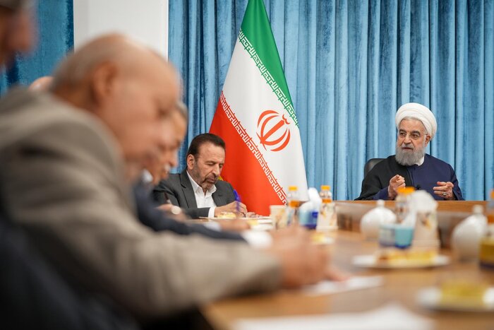 روحانی: ما میتوانیم هم نجنگیم، هم تسلیم نشویم/ باید رشد تورم را متوقف کرد